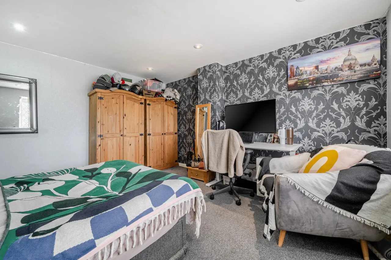 Eltham Palace Road, SE9, photo 34