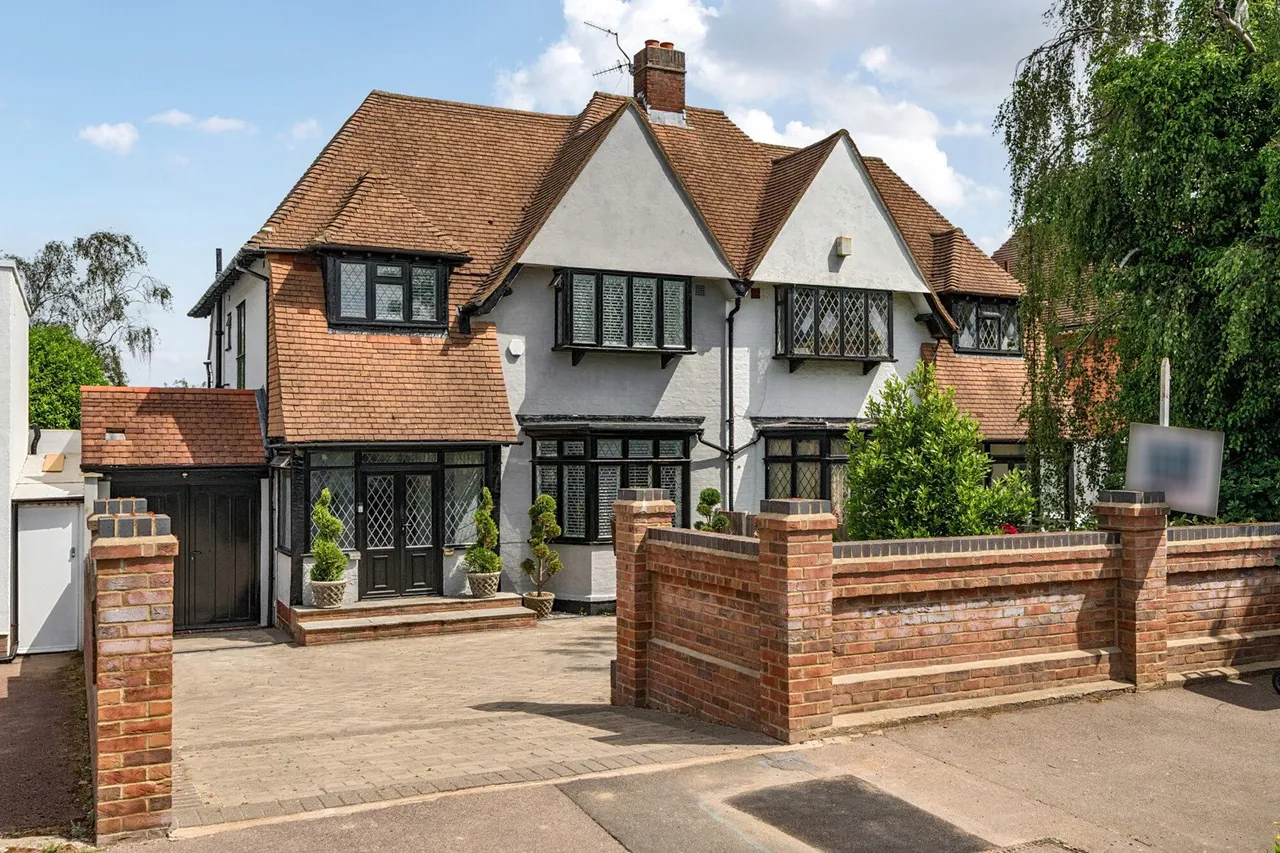 4 bed house for sale — Eltham Palace Road, SE9