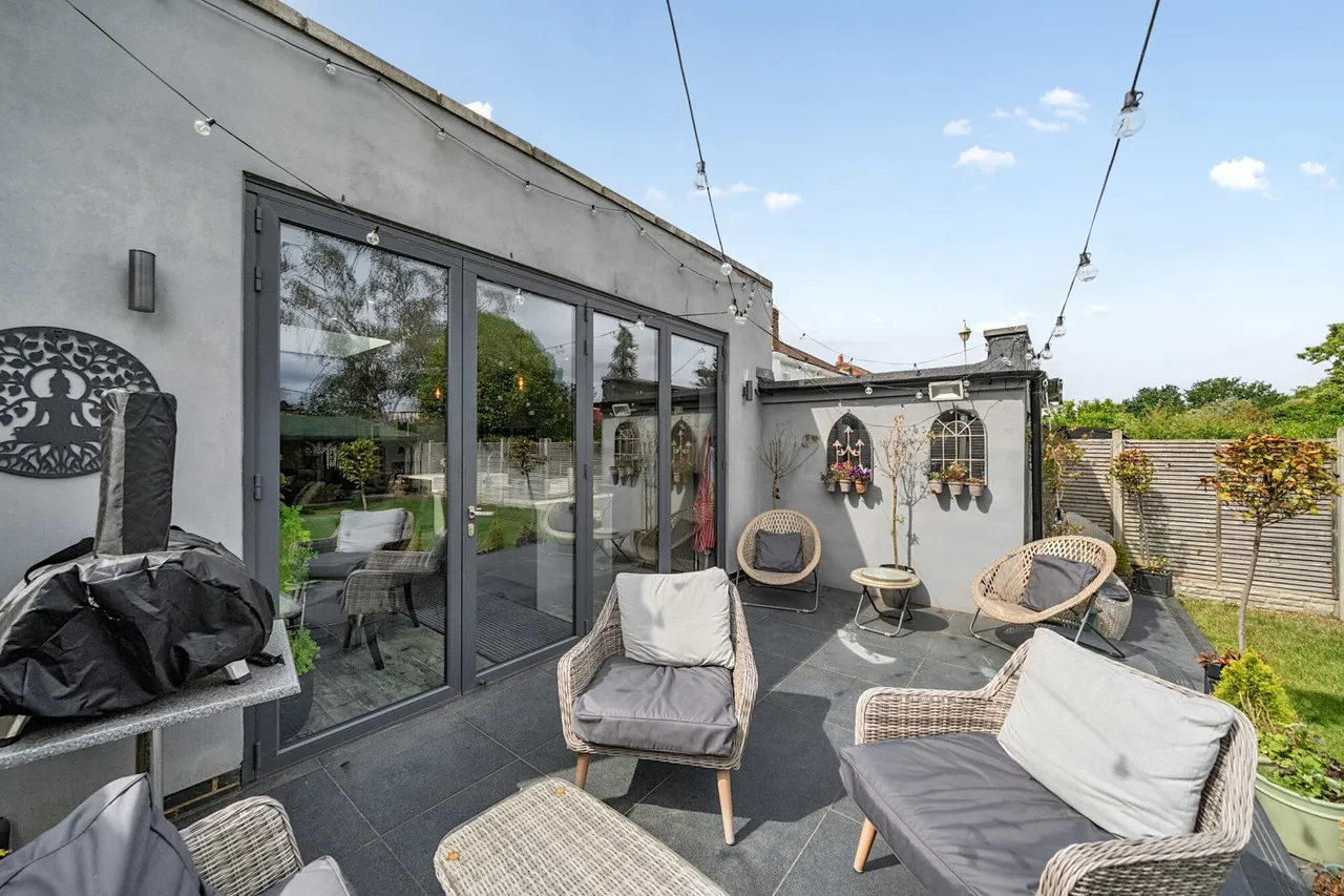 Eltham Palace Road, SE9, photo 24