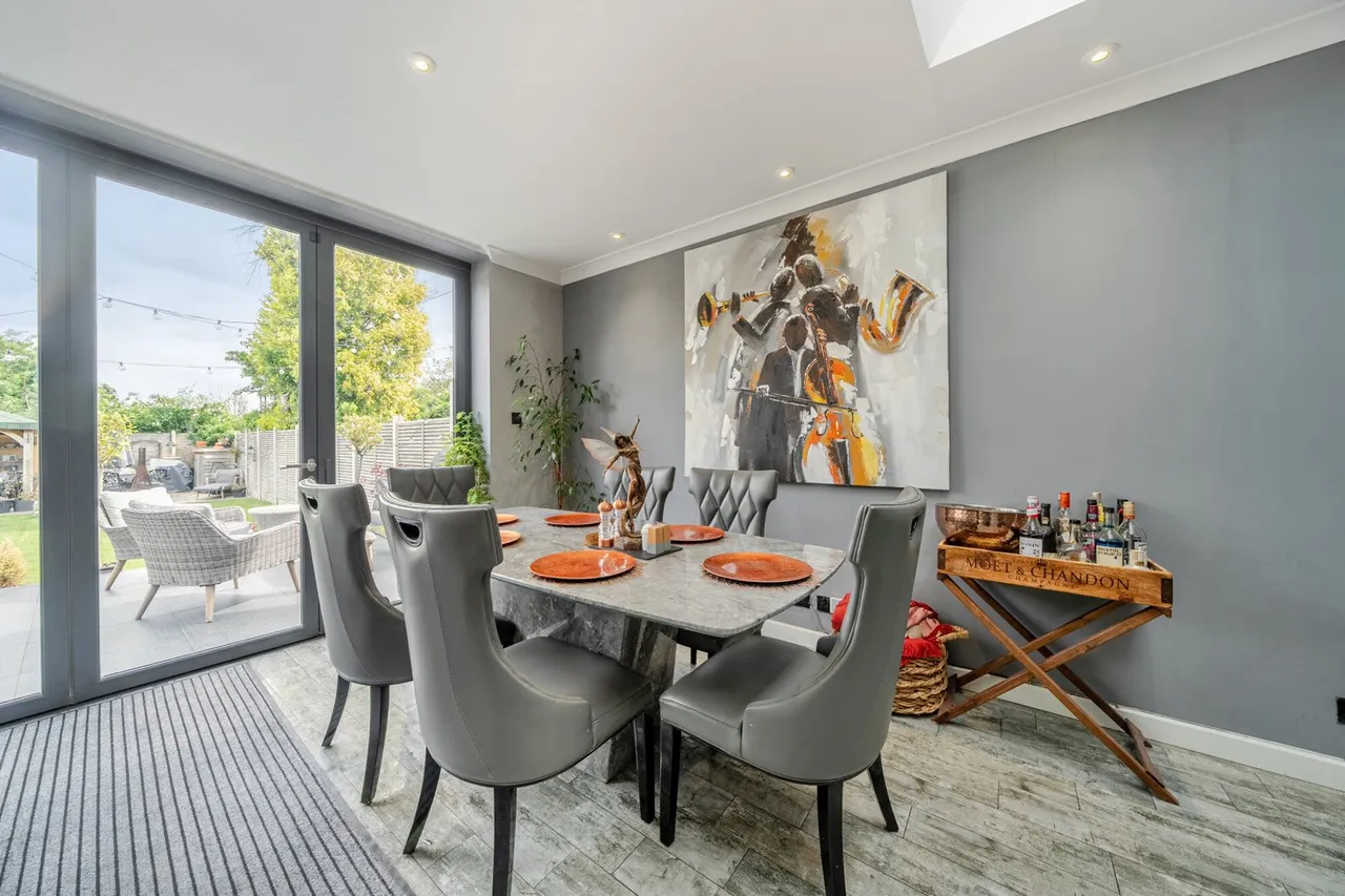 Eltham Palace Road, SE9, photo 21