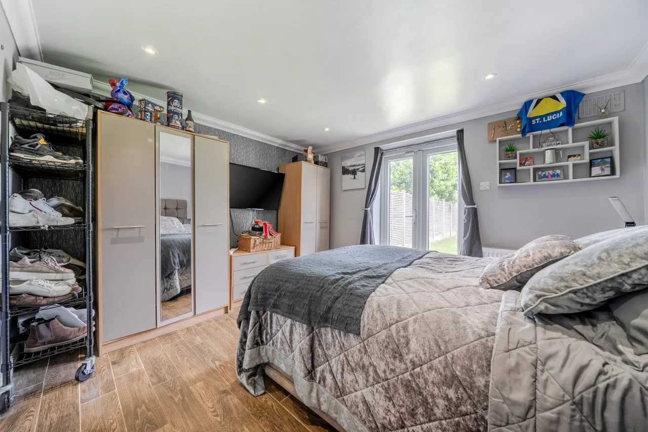 Eltham Palace Road, SE9, photo 29