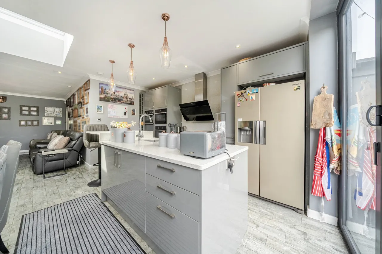Eltham Palace Road, SE9, photo 22