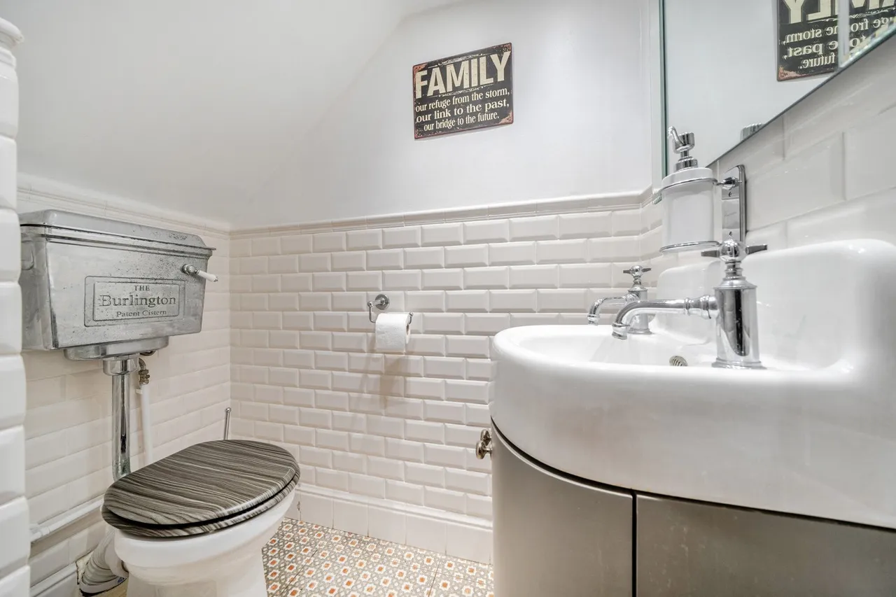 Eltham Palace Road, SE9, photo 30