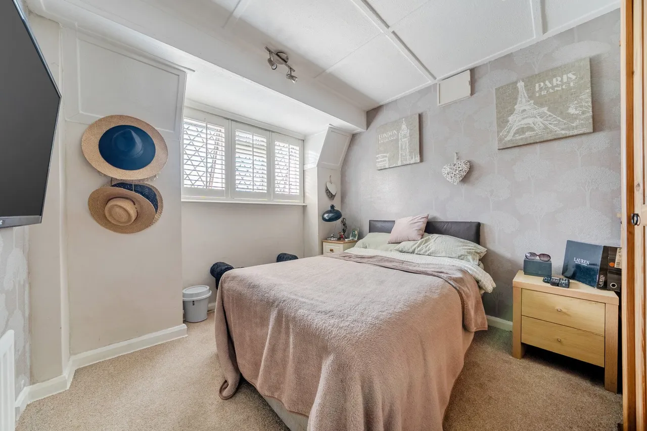 Eltham Palace Road, SE9, photo 12