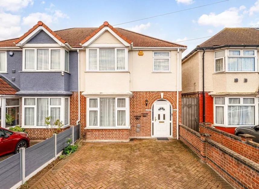 3 bed house for sale, Hinton Avenue, Hounslow, TW4