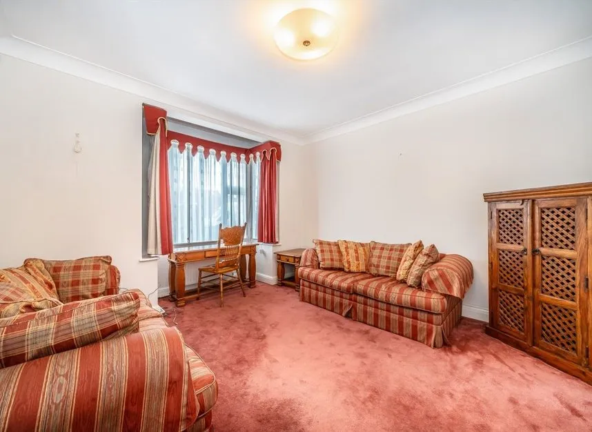 Hinton Avenue, Hounslow, TW4, photo 2