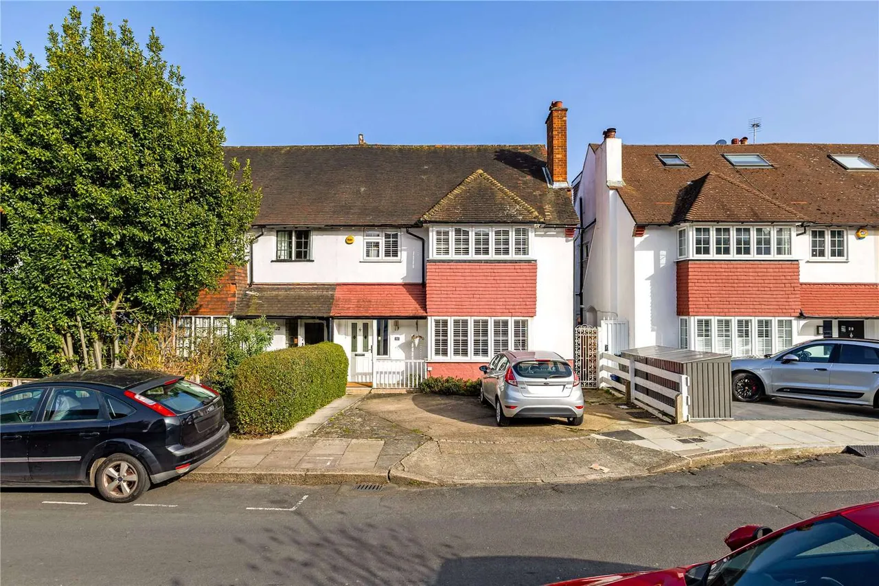 3 bed house for sale — Rothesay Avenue, Richmond, TW10 5EA