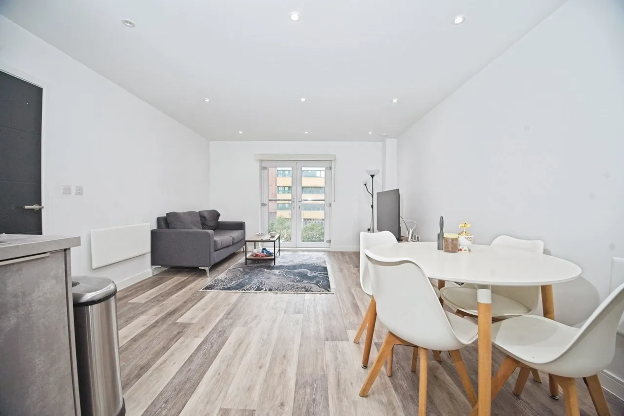 Trade Street, Butetown, Cardiff, CF10, photo 5