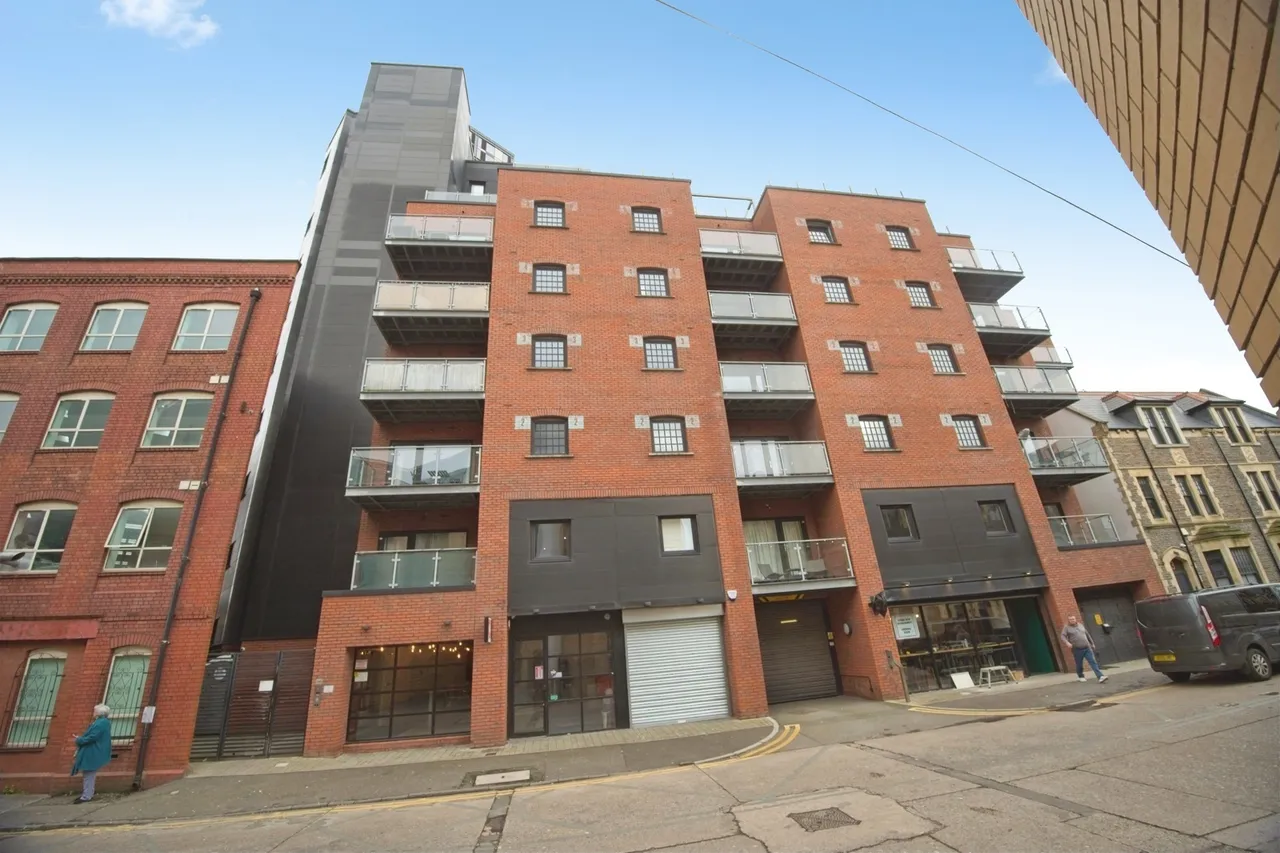 1 bed flat for sale — Trade Street, Butetown, Cardiff, CF10