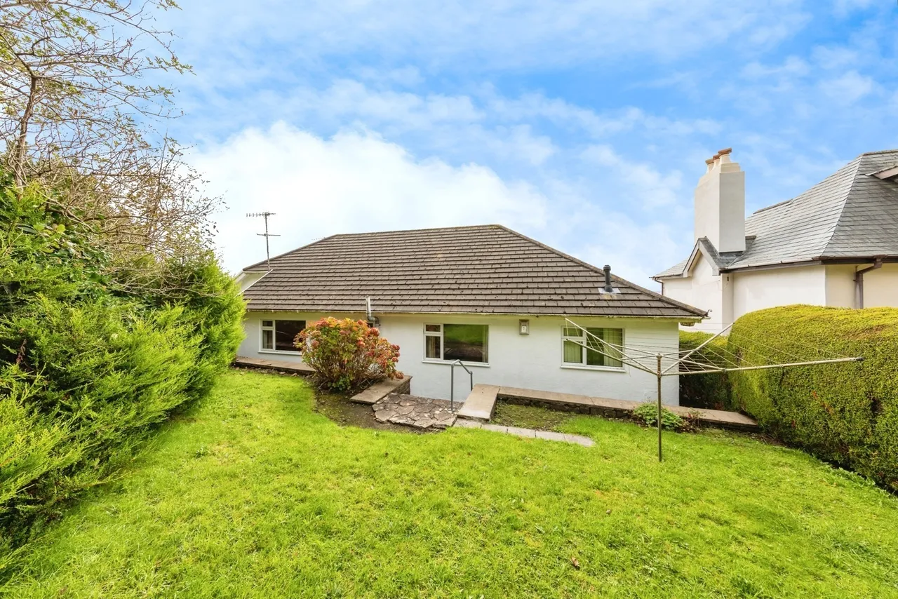 Cwmbach Road, Llanelli, SA15, photo 29