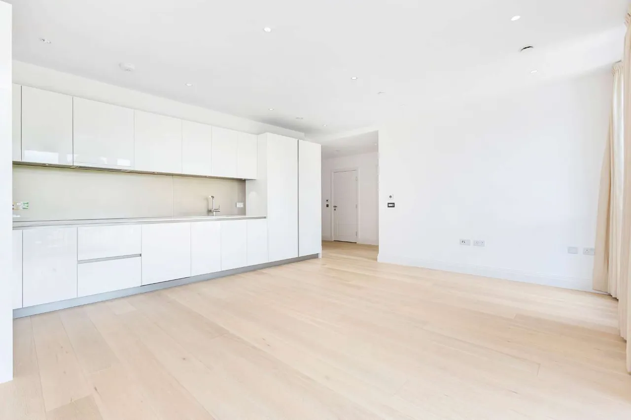 Pinewood Gardens, Teddington, TW11, photo 2