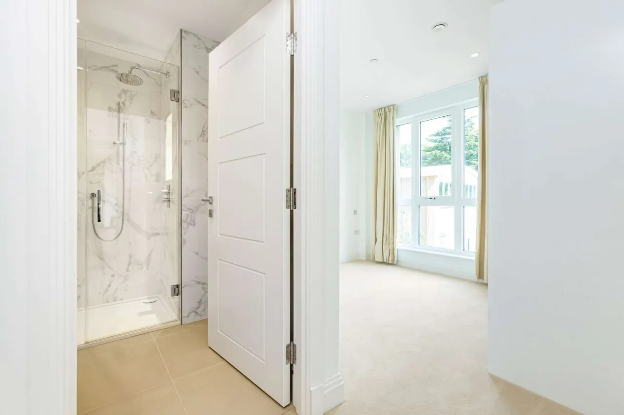 Pinewood Gardens, Teddington, TW11, photo 6