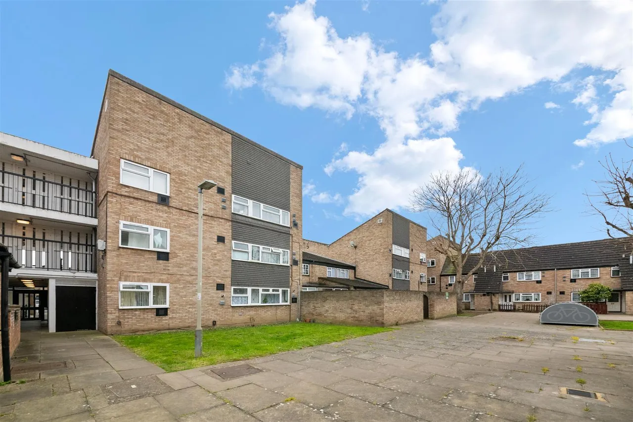 Midsummer Avenue, Hounslow, photo 11