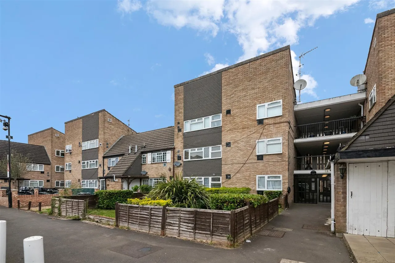 Midsummer Avenue, Hounslow, photo 8