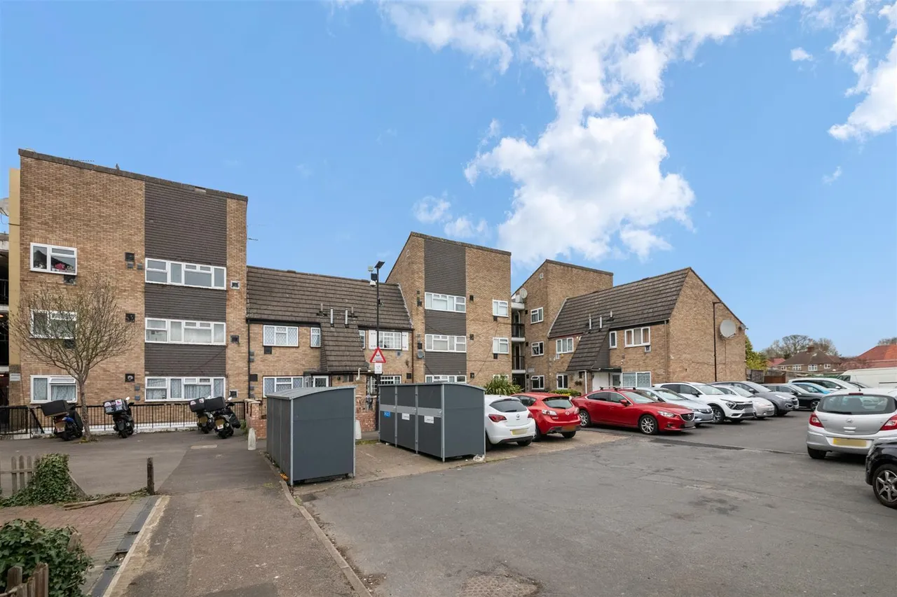 Midsummer Avenue, Hounslow, photo 12