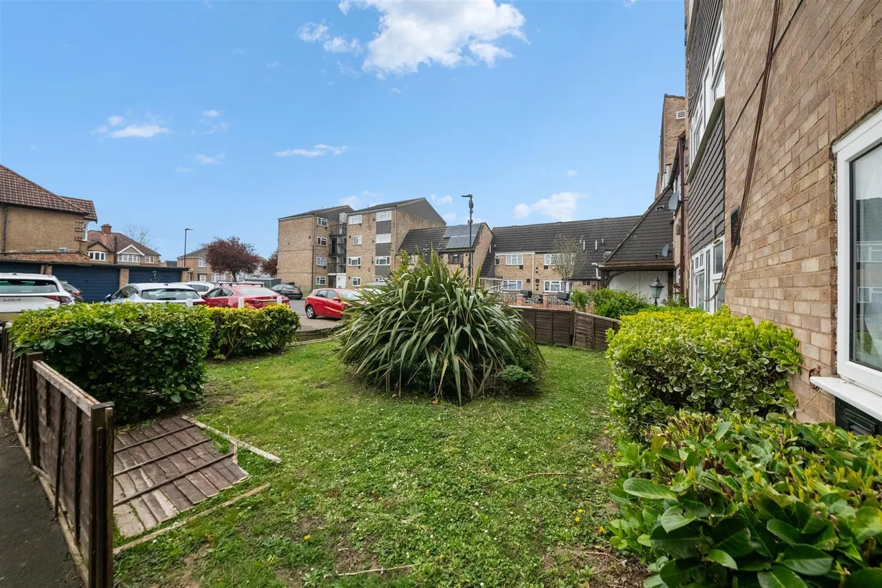 Midsummer Avenue, Hounslow, photo 10
