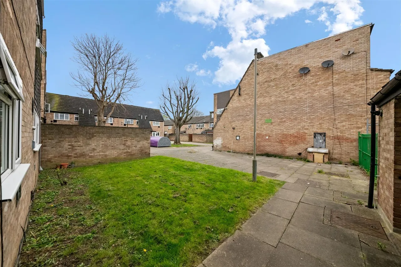 Midsummer Avenue, Hounslow, photo 9
