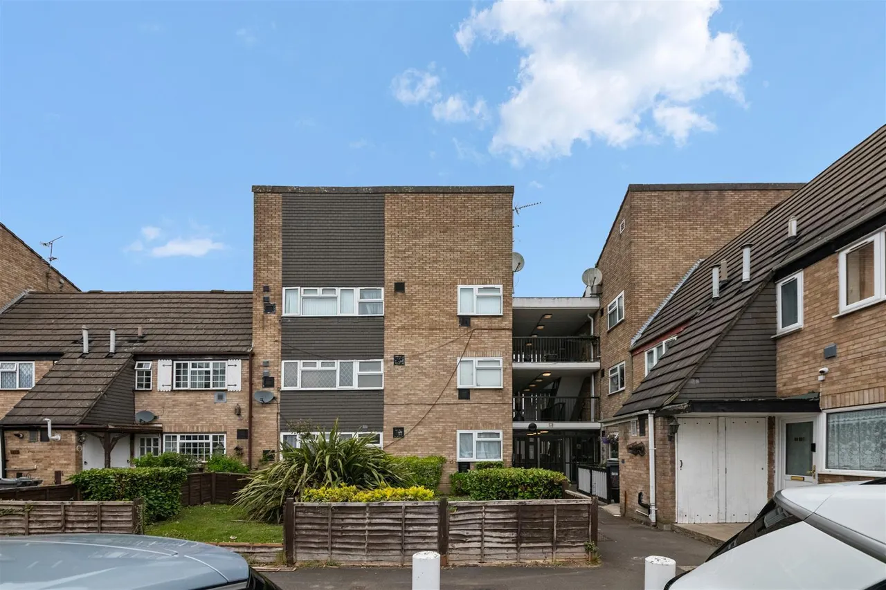 1 bed flat for sale, Midsummer Avenue, Hounslow