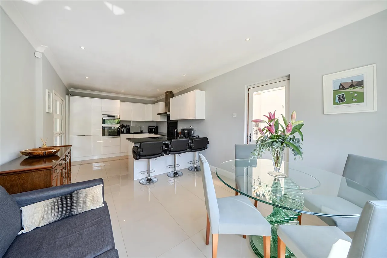 Blaydon Close, Ruislip, HA4 8AD, photo 4