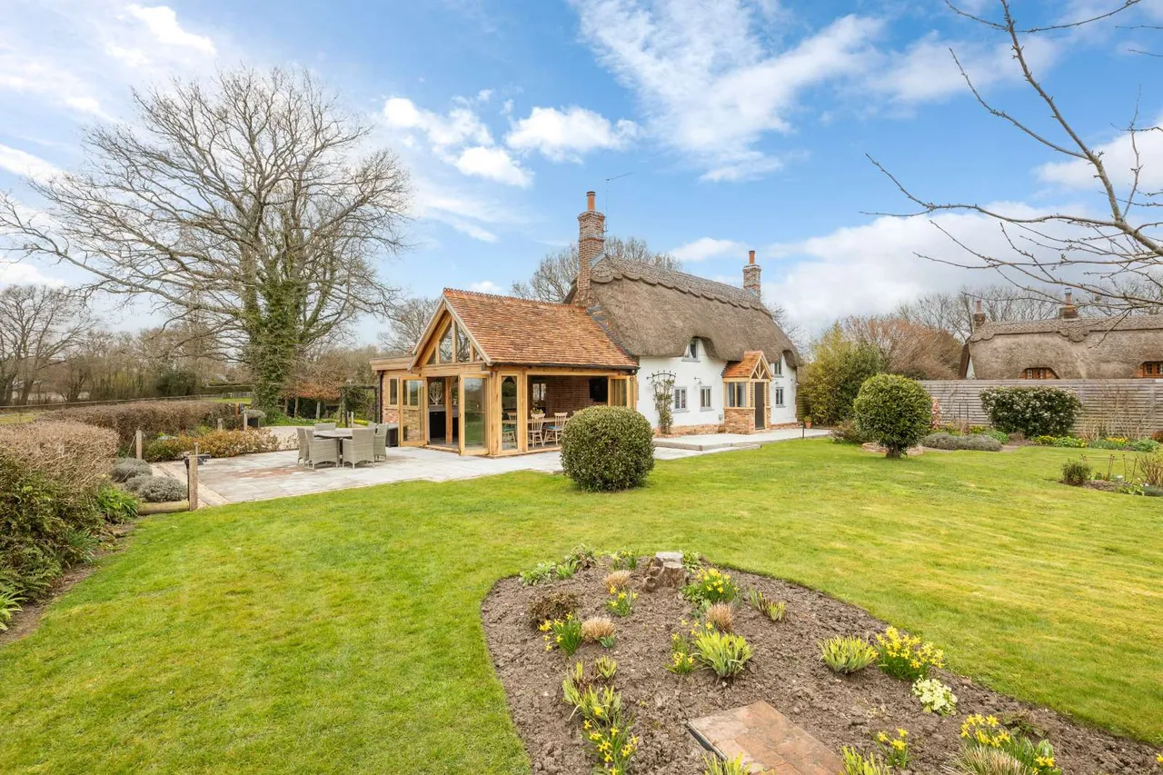 2 bed house for sale — Broomhill, Wimborne, Dorset, BH21 7AR