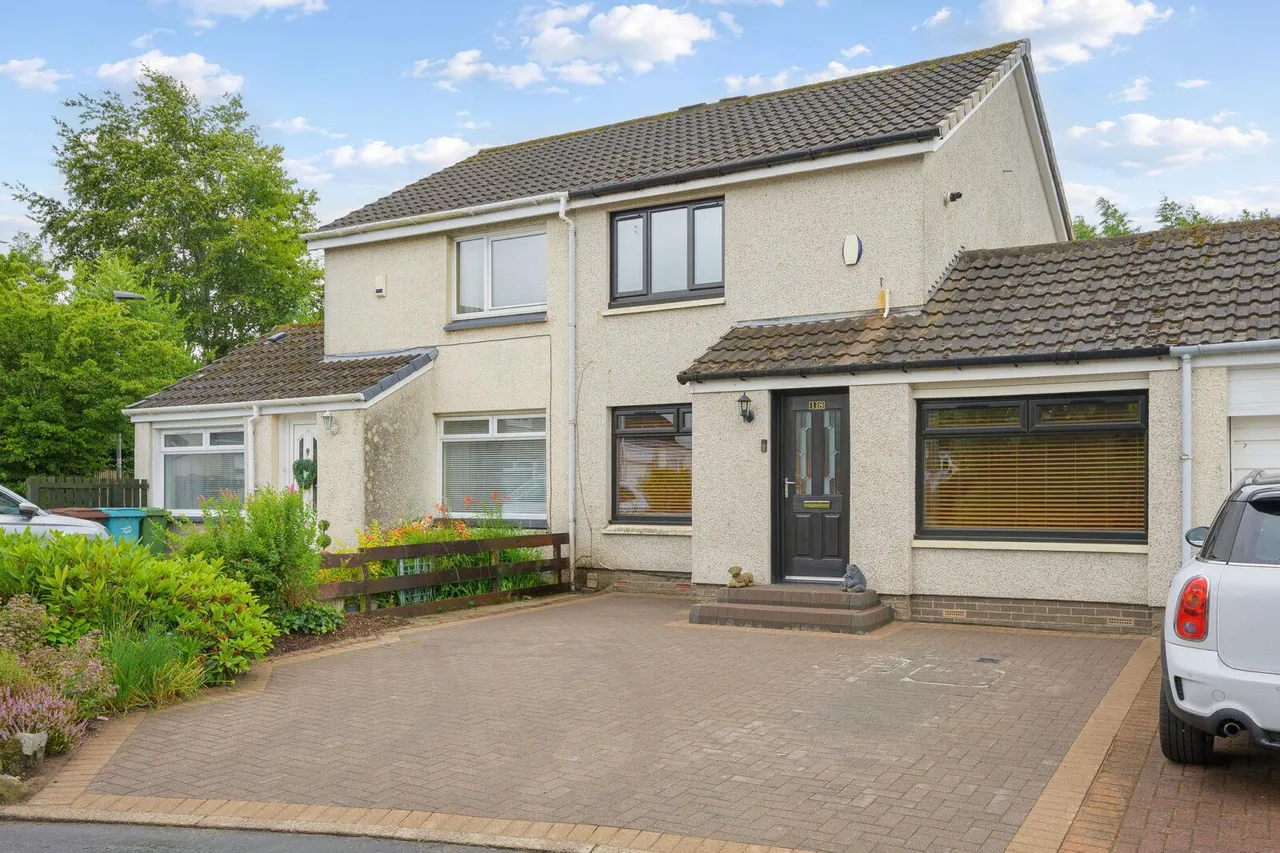 3 bed house for sale — Craigelvan Avenue, Cumbernauld, G67 4SB
