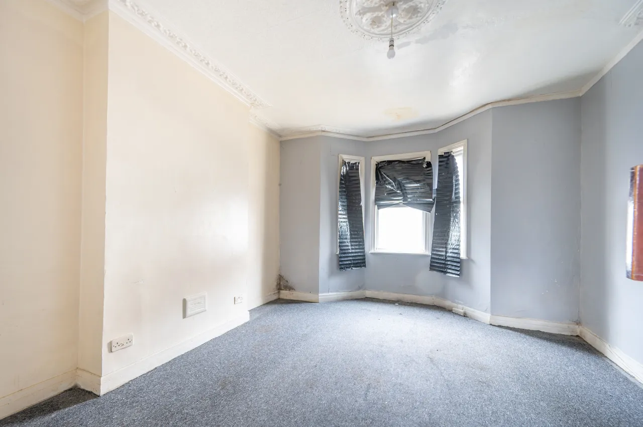 2 bed flat for sale — 20a Belton Road, London