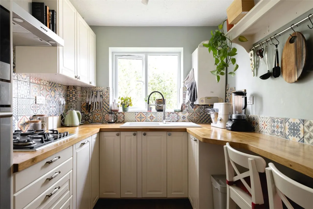 Guide £300,000 - £325,000 Hewison Street, Bow, E3, photo 3