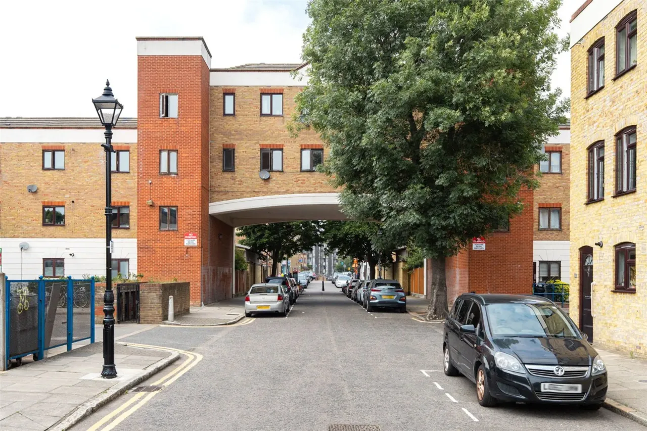 Guide £300,000 - £325,000 Hewison Street, Bow, E3, photo 8