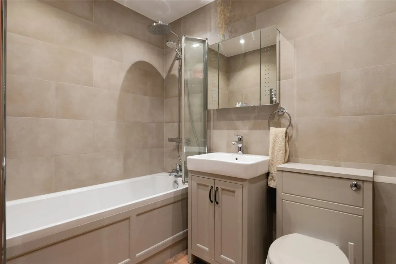 Guide £300,000 - £325,000 Hewison Street, Bow, E3, photo 7