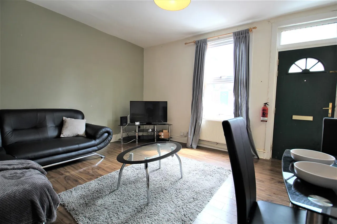 Kelsall Place, Hyde Park, LS6, photo 4