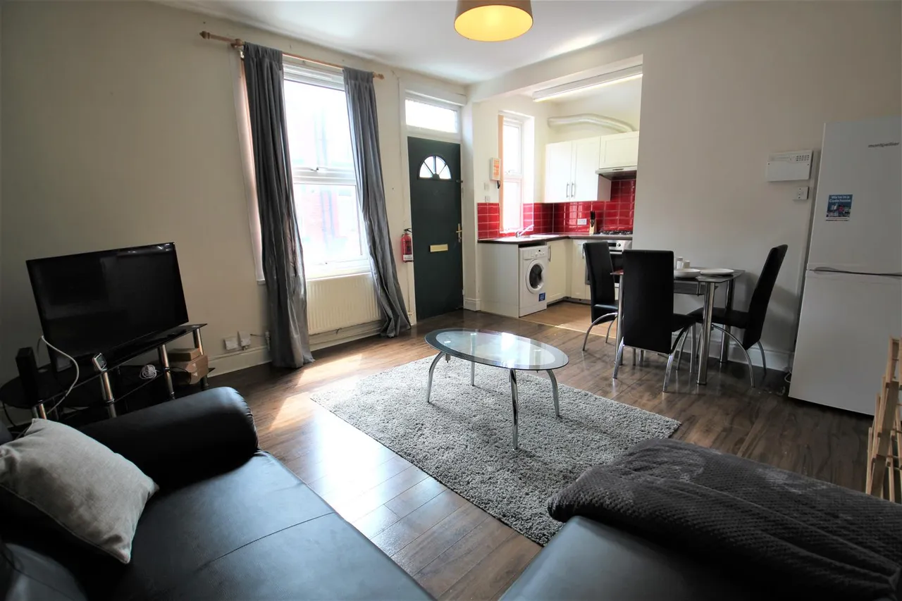 3 bed house to rent, Kelsall Place, Hyde Park, LS6