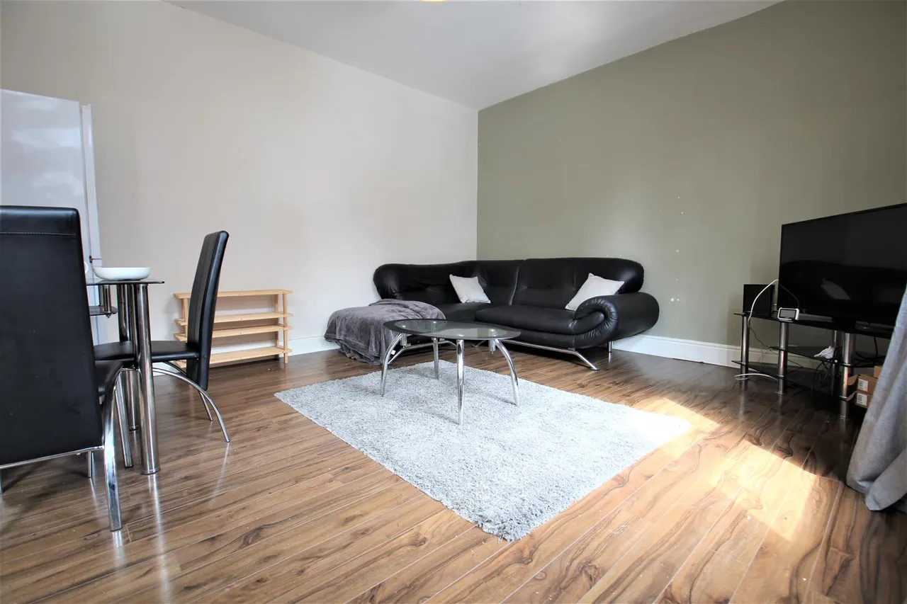 Kelsall Place, Hyde Park, LS6, photo 2