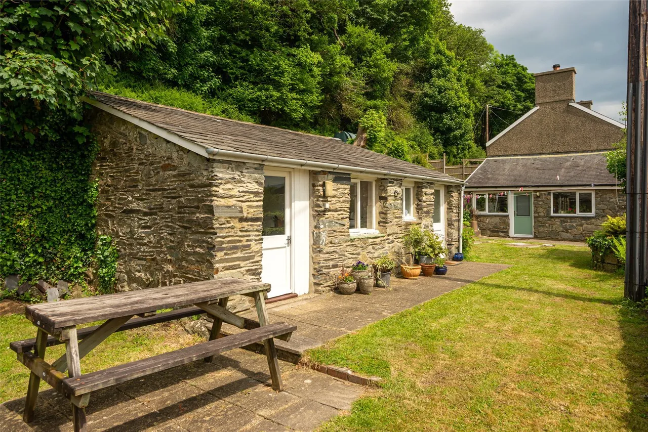 2 bed house for sale, Tremadog, Porthmadog, LL49