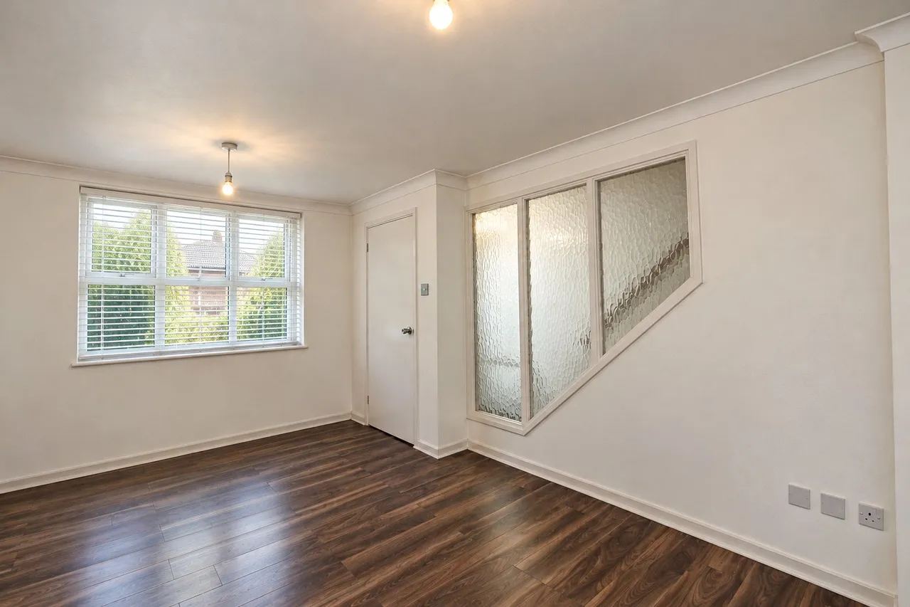 Sonning Gardens, Hampton, TW12, photo 3