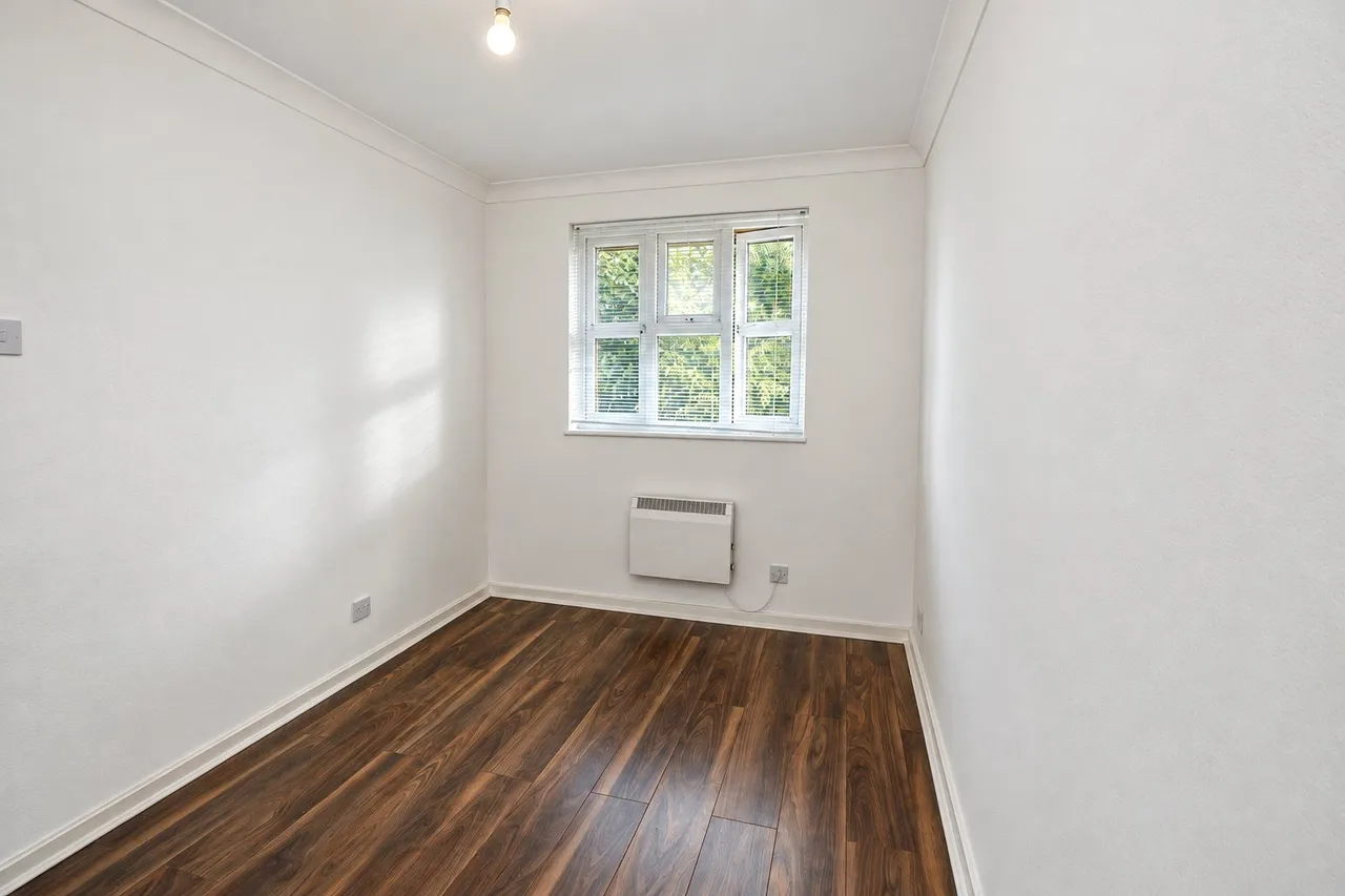 Sonning Gardens, Hampton, TW12, photo 8