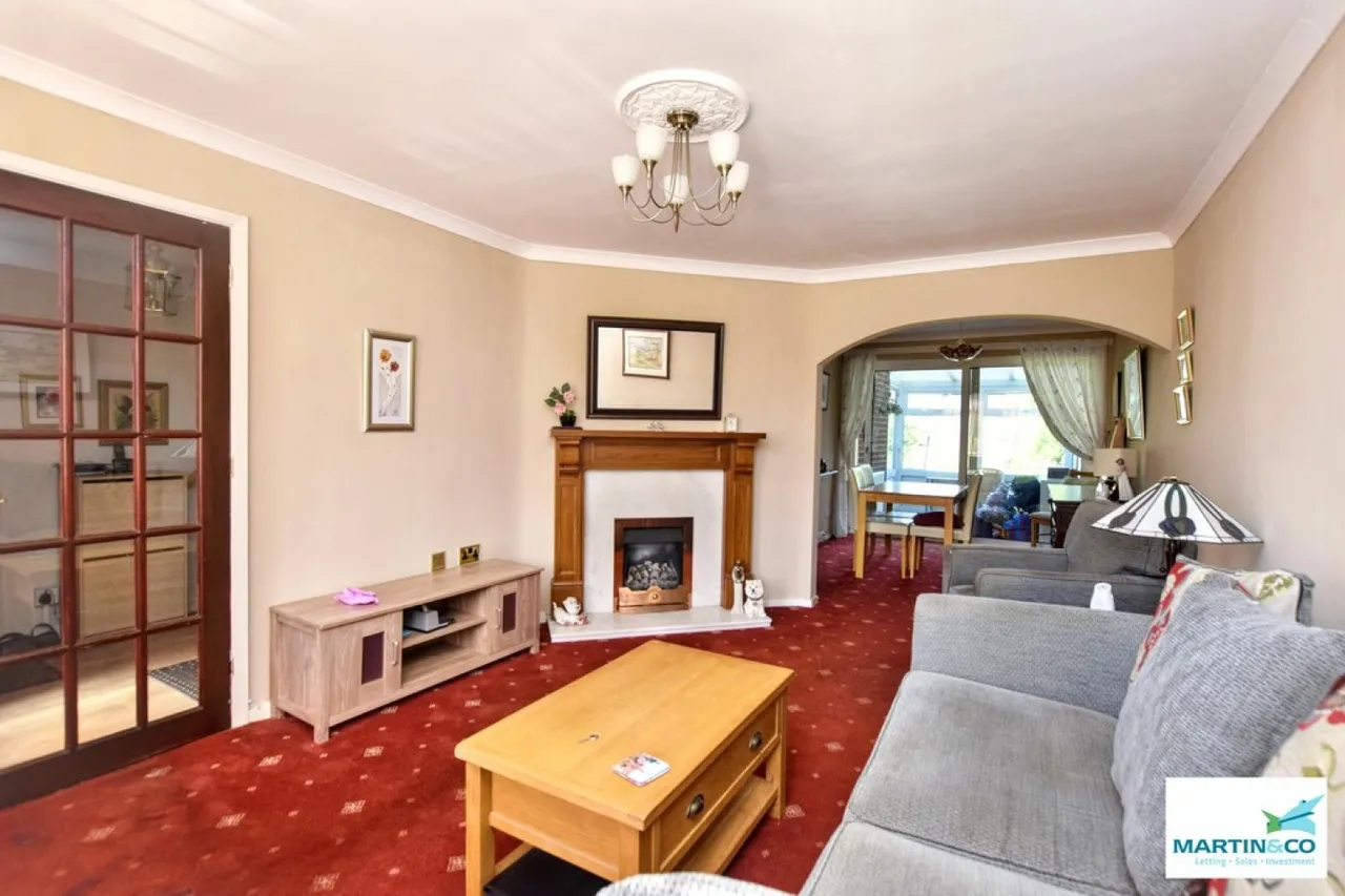 Glenbarr Drive, Hinckley, photo 2