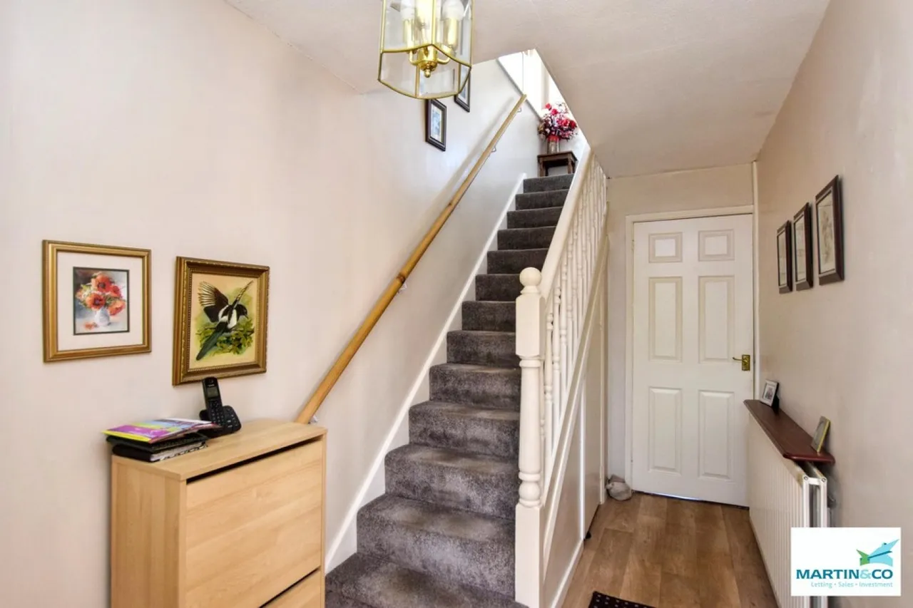 Glenbarr Drive, Hinckley, photo 6