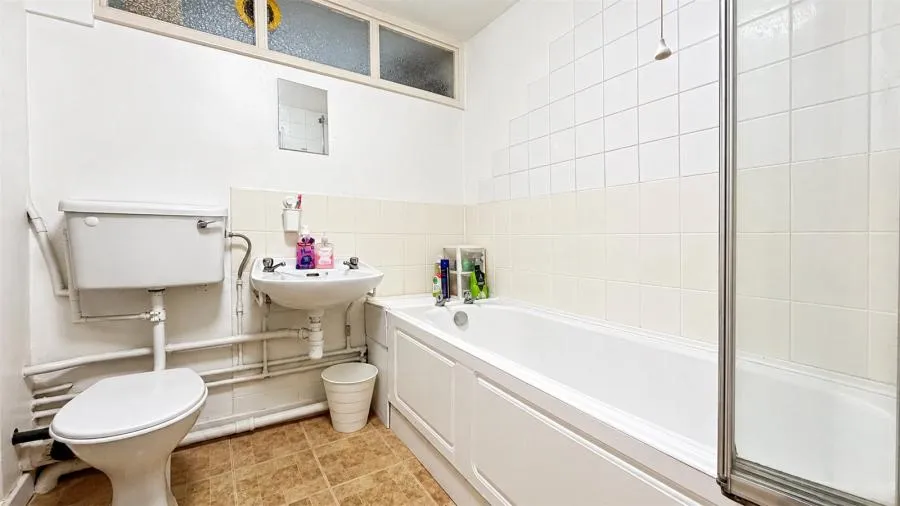 Victoria Road, Aldershot, GU11, photo 6