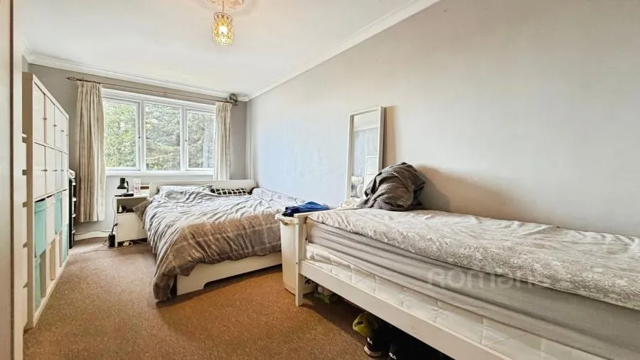 Victoria Road, Aldershot, GU11, photo 4