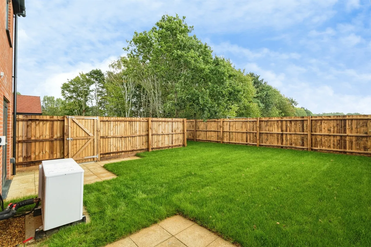 Peacock Drive, Bradwell, NR31, photo 10