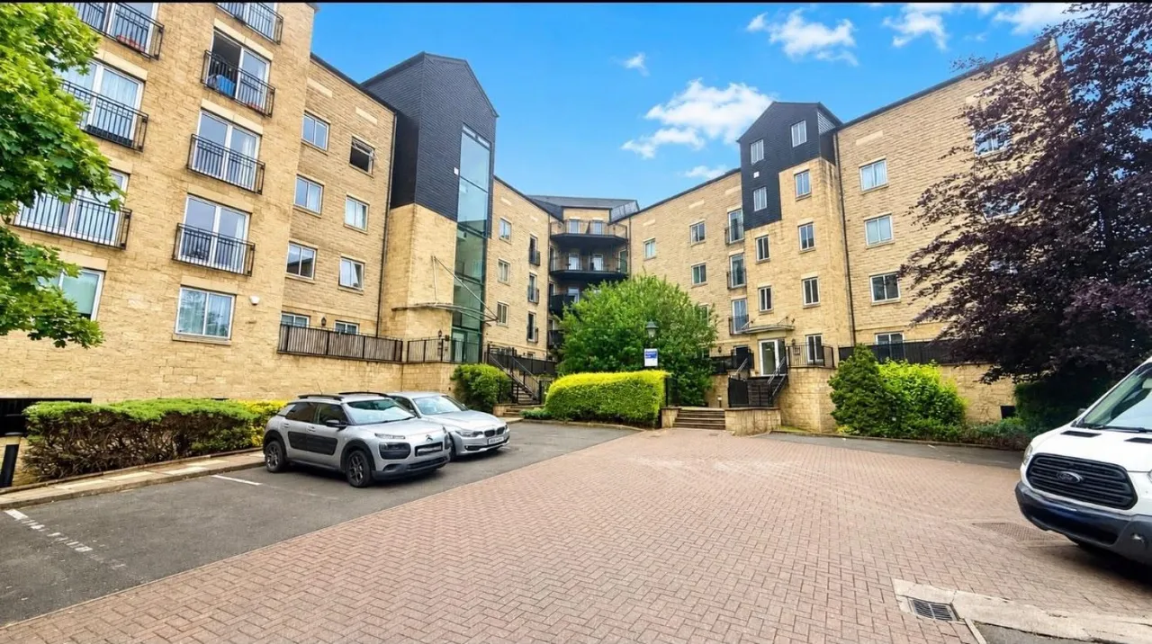 2 bed flat to rent — Textile street, Dewsbury