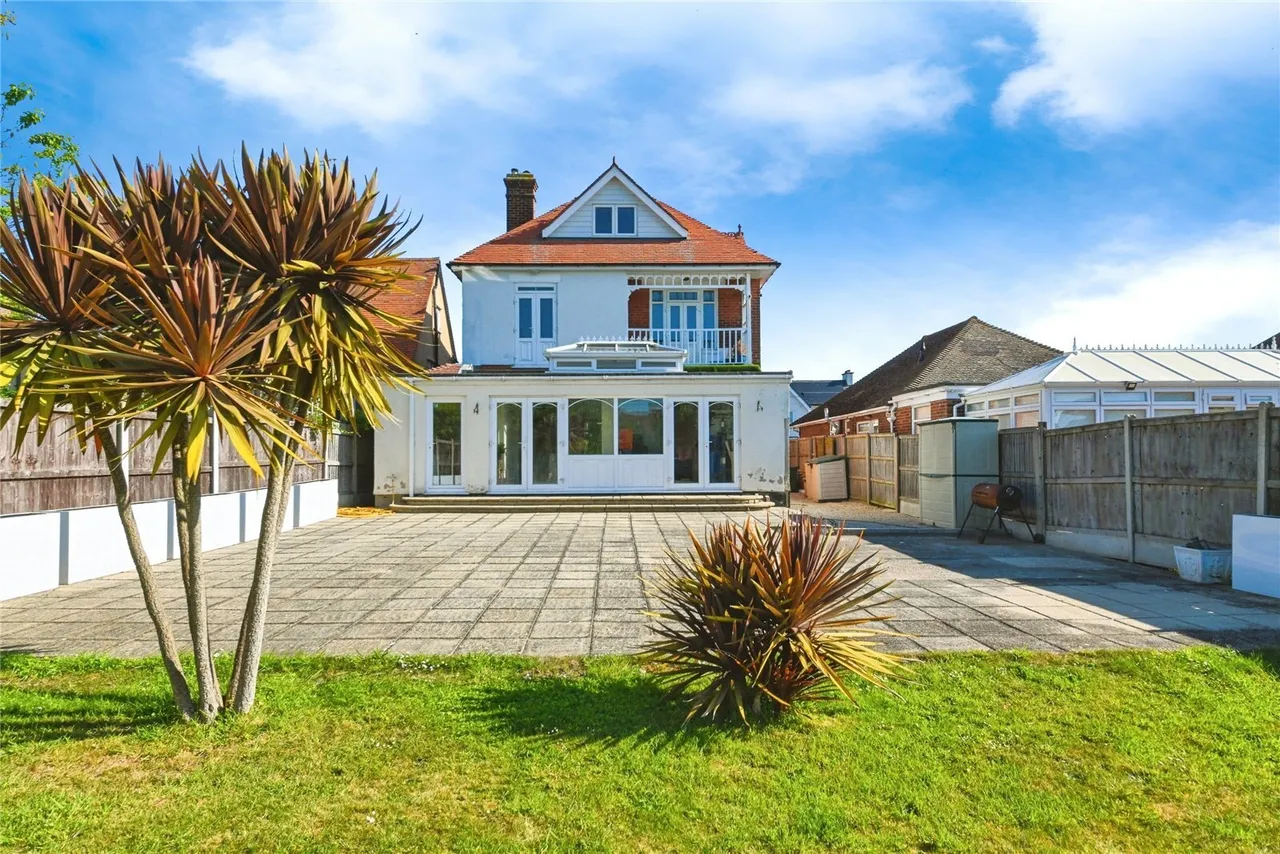 Arnold Road, Clacton-on-Sea, Essex, CO15, photo 32