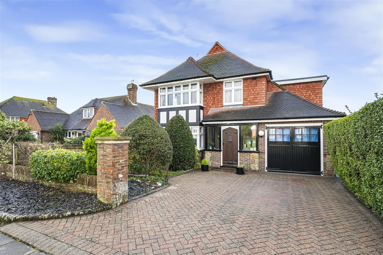 4 bed house for sale, Tudor Close, Seaford