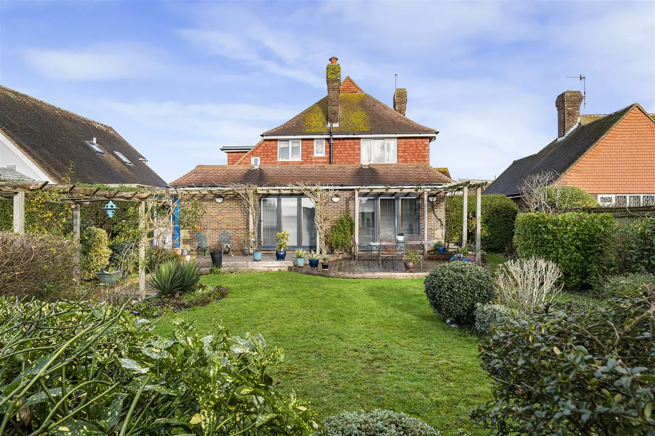 Tudor Close, Seaford, photo 21
