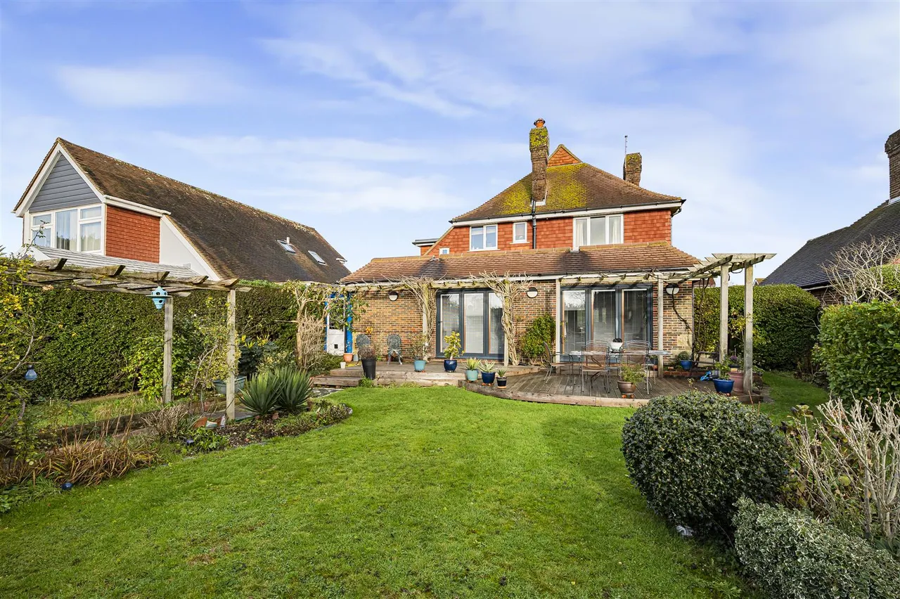 Tudor Close, Seaford, photo 6
