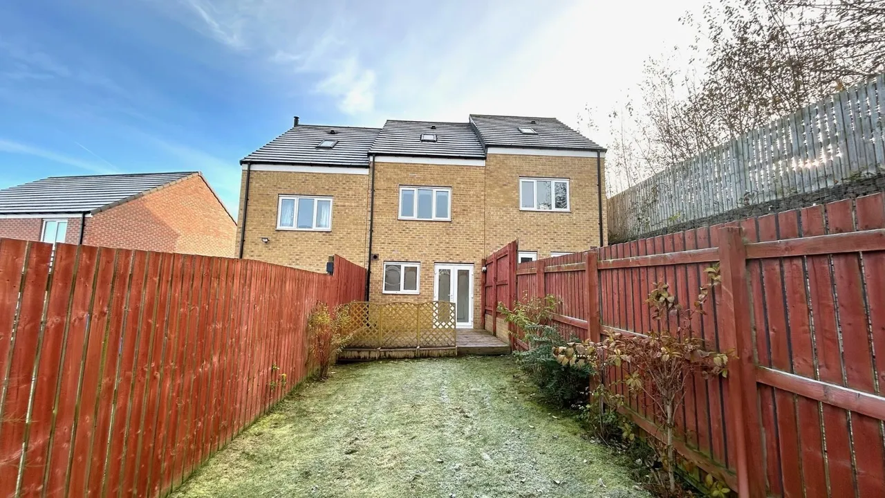Mitchells Avenue, Wombwell, S73, photo 12