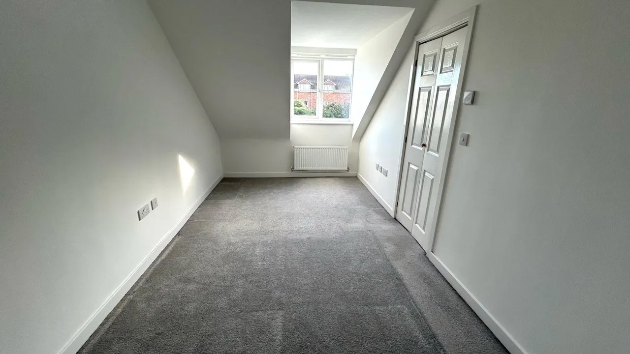Mitchells Avenue, Wombwell, S73, photo 9