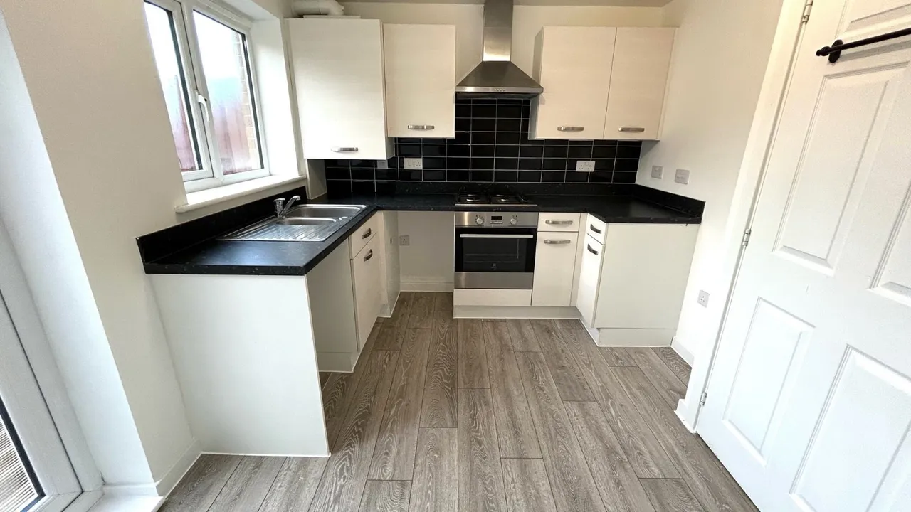 Mitchells Avenue, Wombwell, S73, photo 2