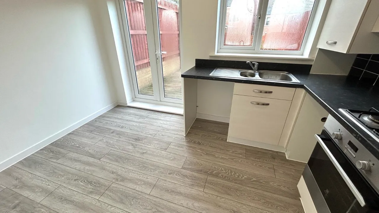 Mitchells Avenue, Wombwell, S73, photo 3