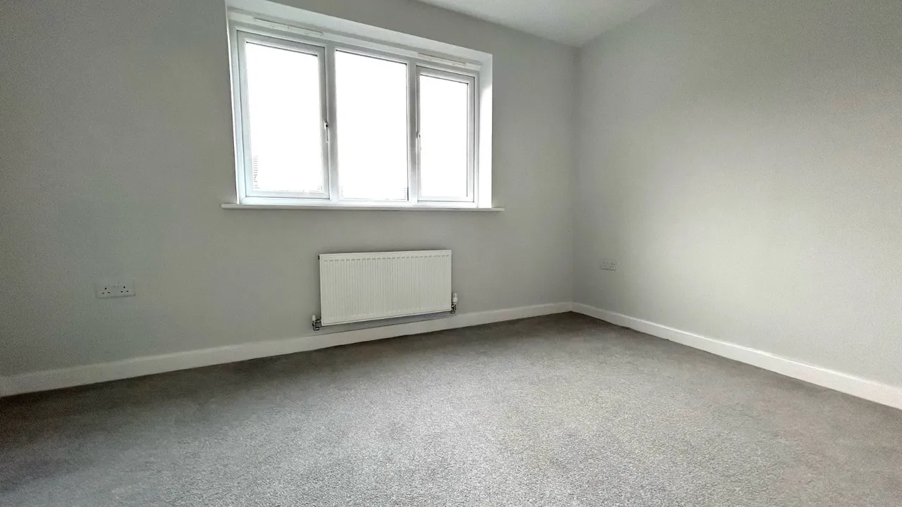 Mitchells Avenue, Wombwell, S73, photo 6